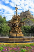 SCOTLAND, Edinburgh, Princes Street Gardens, Ross Fountain, and Edinburgh Castle, SCO941JPL