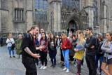 SCOTLAND, Edinburgh, visitors on free walking tour with guide, SCO951JPL