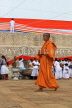 SRI LANKA, Anuradhapura, Ruwanweliseya Dagaba, Buddhist monk, SLK5725JPL