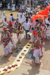 SRI LANKA, Anuradhapura, Ruwanweliseya Dagaba, pilgrims, drummers parade, SLK5617JPL