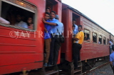 SRI LANKA, Colombo, coastal railway, overcrowded, SLK5287JPL