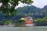 SRI LANKA, Kandy, Temple of the Tooth (Dalada Maligawa), and Kandy Lake, SLK3342JPL