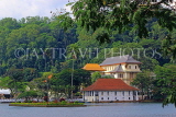 SRI LANKA, Kandy, Temple of the Tooth (Dalada Maligawa), and Kandy Lake, SLK3386JPL