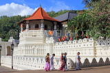 SRI LANKA, Kandy, Temple of the Tooth (Dalada Maligawa), and visitors, SLK3411JPL