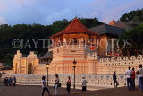 SRI LANKA, Kandy, Temple of the Tooth (Dalada Maligawa), and visitors, dusk, SLK3391JPL