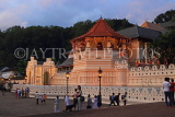 SRI LANKA, Kandy, Temple of the Tooth (Dalada Maligawa), and visitors, dusk, SLK3392JPL