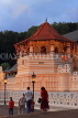 SRI LANKA, Kandy, Temple of the Tooth (Dalada Maligawa), and visitors, dusk, SLK3393JPL