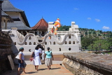 SRI LANKA, Kandy, Temple of the Tooth (Dalada Maligawa), complex, and visitors, SLK3075JPL
