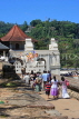 SRI LANKA, Kandy, Temple of the Tooth (Dalada Maligawa), complex, and visitors, SLK3124JPL