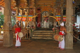 SRI LANKA, Kandy, Temple of the Tooth (Dalada Maligawa), drummers at the main hall, SLK3051JPL