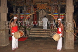 SRI LANKA, Kandy, Temple of the Tooth (Dalada Maligawa), drummers by shrine room, SLK3464JPL
