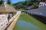 SRI LANKA, Kandy, Temple of the Tooth (Dalada Maligawa), moat, SLK3034JPL