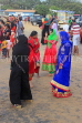 SRI LANKA, Negombo, Negombo Beach Park, Sunday evening crowds, SLK6250JPL