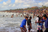 SRI LANKA, Negombo, Negombo Beach Park, Sunday evening crowds enjoying the sea, SLK6239JPL