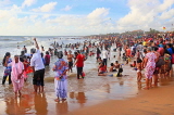 SRI LANKA, Negombo, Negombo Beach Park, Sunday evening crowds enjoying the sea, SLK6256JPL