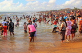 SRI LANKA, Negombo, Negombo Beach Park, Sunday evening crowds enjoying the sea, SLK6258JPL
