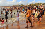 SRI LANKA, Negombo, Negombo Beach Park, Sunday evening crowds enjoying the sea, SLK6270JPL