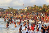 SRI LANKA, Negombo, Negombo Beach Park, Sunday evening crowds enjoying the sea, SLK6285JPL