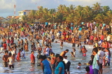 SRI LANKA, Negombo, Negombo Beach Park, Sunday evening crowds enjoying the sea, SLK6286JPL