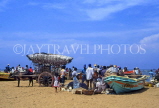 SRI LANKA, Negombo, beach, fishermen with boats and bullock cart, SLK1529JPL