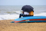 SRI LANKA, Negombo, beach and sea, Sri Lankan couple, SLK2593JPL