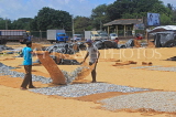 SRI LANKA, Negombo, fishermen drying the fish (to prepare salt fish), SLK6306JPL