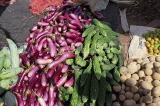 SRI LANKA, Negombo, market, fruit and vegetable market, Aubergines and Bitter Gourds, SK6194JPL