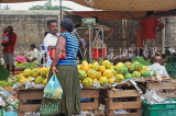 SRI LANKA, Negombo, market, fruit and vegetable market, Papaya stall, SLK2667JPL
