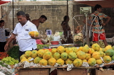 SRI LANKA, Negombo, market, fruit and vegetable market, Papaya stall, SLK2668JPL