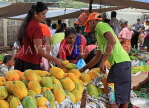 SRI LANKA, Negombo, market, fruit and vegetable market, Papaya stall, SLK2672JPL