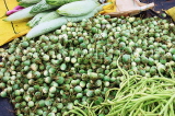 SRI LANKA, Negombo, market, fruit and vegetable market, mini Aubergines, SLK2697JPL
