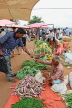 SRI LANKA, Negombo, market, fruit and vegetable market, shopper paying vendor, SLK2711JPL