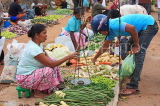 SRI LANKA, Negombo, market, fruit and vegetable market, vendor with scales, SLK2700JPL
