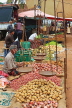 SRI LANKA, Negombo, market, fruit and vegetable market, vendor with scales, SLK2708JPL