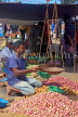 SRI LANKA, Negombo, market, fruit and vegetable market, vendor with scales, SLK6179JPL