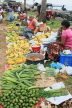 SRI LANKA, Negombo, market scene, fruit and vegetable market, SLK2684JPL