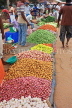 SRI LANKA, Negombo, market scene, fruit and vegetable market, SLK2698JPL