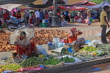 SRI LANKA, Negombo, market scene, fruit and vegetable market, SLK6139JPL