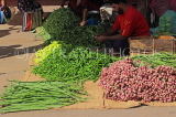 SRI LANKA, Negombo, market scene, fruit and vegetable market, SLK6140JPL