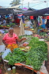 SRI LANKA, Negombo, market scene, fruit and vegetable market, SLK6142JPL