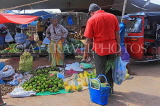SRI LANKA, Negombo, market scene, fruit and vegetable market, SLK6144JPL