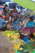 SRI LANKA, Negombo, market scene, fruit and vegetable market, SLK6148JPL