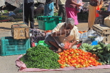 SRI LANKA, Negombo, market scene, fruit and vegetable market, SLK6161JPL