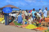 SRI LANKA, Negombo, market scene, fruit and vegetable market, SLK6162JPL