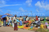 SRI LANKA, Negombo, market scene, fruit and vegetable market, SLK6164JPL