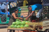 SRI LANKA, Negombo, market scene, fruit and vegetable market, unloading Watermelons, SLK6221JPL