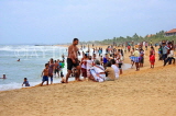 SRI LANKA, Negombo, people at seaside duirng weekend, SLK2520JPL