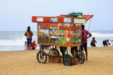 SRI LANKA, Negombo, snacks vendor on beach, SLK2517JPL