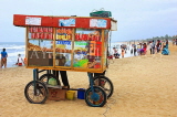 SRI LANKA, Negombo, snacks vendor on beach, SLK2519JPL