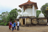 SRI LANKA, Pilimathalawa (nr Kandy), Gadaladeniya Temple, Stupa, SLK4093JPL